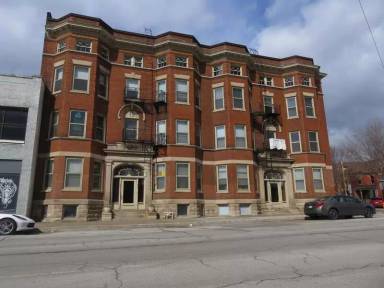 Main picture of 606 W 3rd St