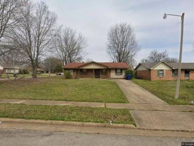 Main picture of 3470 Mayfair Dr