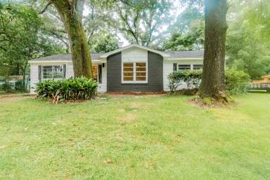 Main picture of 1561 Larkwood Dr