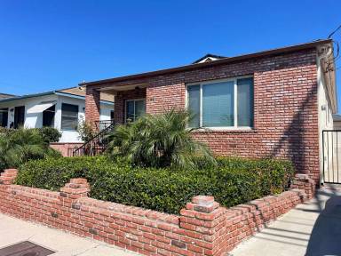 Main picture of 1184 W 25th St