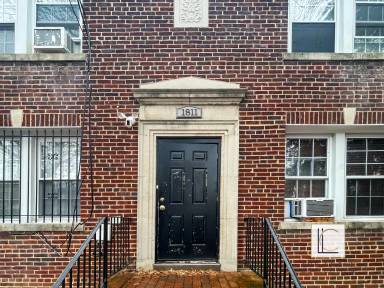 Main picture of 1811 18th St SE