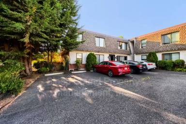 Main picture of 8065 N Ivanhoe St