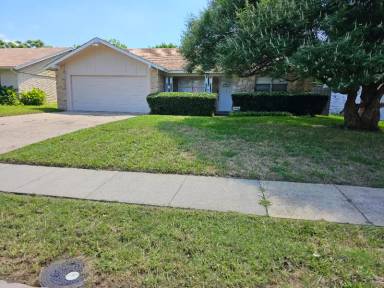 Main picture of 2816 Bamboo St