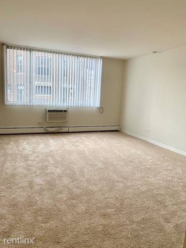 Main picture of 2424 N Clark St