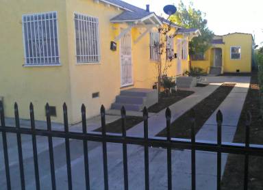 Main picture of 1132 1/2 E 81st St