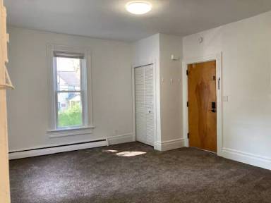 Main picture of 303 E Madison St