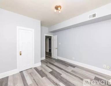 Main picture of 855 W George St