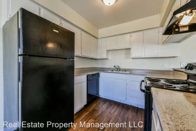 Main picture of 4910 E Owens Ave