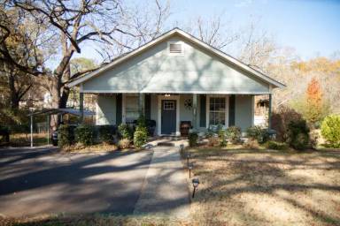 Main picture of 210 N Candler St
