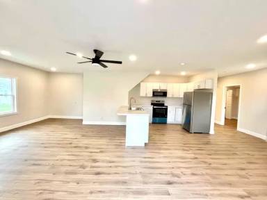 Main picture of 62 East Ave