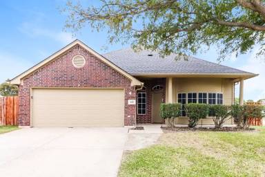 Main picture of 600 Meadowbrook Dr
