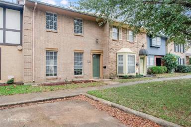 Main picture of 251 E Stephenson St