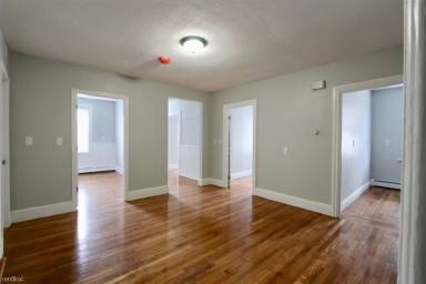 Main picture of 150 Acorn St