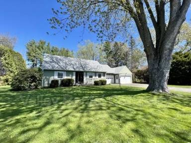 Main picture of 20 Newton Ln
