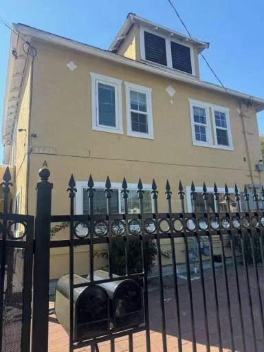Main picture of 4625 Market St