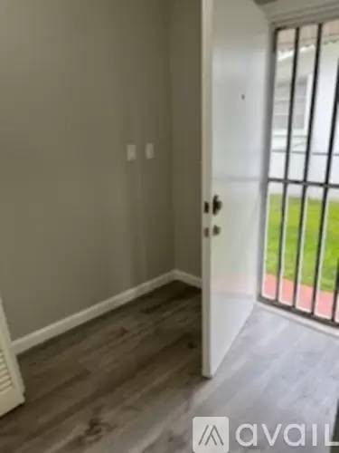 Main picture of 1099 W 60th St