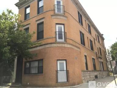 Main picture of 4053 N Leavitt St