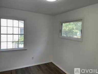 Main picture of 707 Grandin Ave