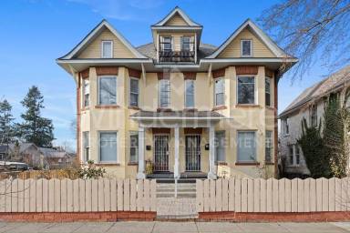 Main picture of 1112 S Walnut St