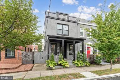 Main picture of 608 Roxboro Pl NW