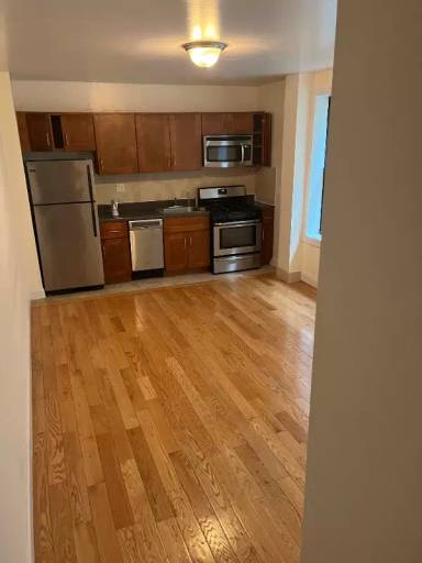 Main picture of 609 W 196th St