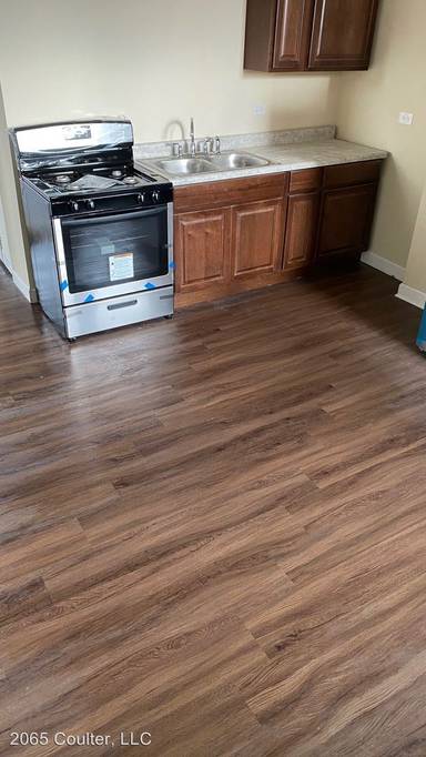 Main picture of 1455 S Hamlin Ave