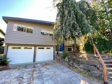 Main picture of 6033 NE 61st St