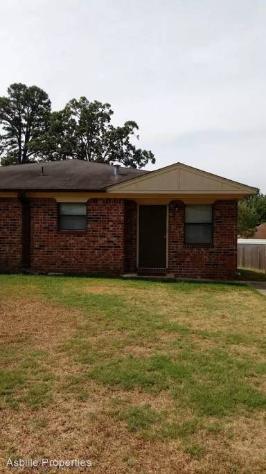 Main picture of 3426 Webster Pl