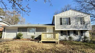 Main picture of 2018 Chambers Dr NE