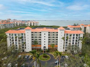 Main picture of 4750 Dolphin Cay Ln S