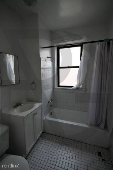 Main picture of 813 W Waveland Ave