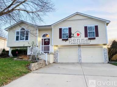 Main picture of 504 NE Ridge Creek Dr