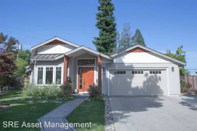 Main picture of 215 Nob Hill Way