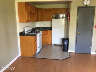 Main picture of 1076 Broadway