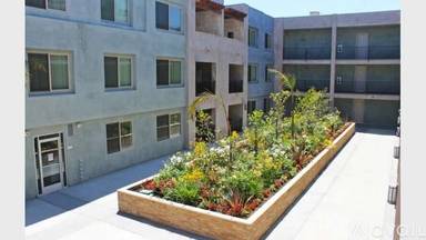 Main picture of 6828 S Van Ness Ave