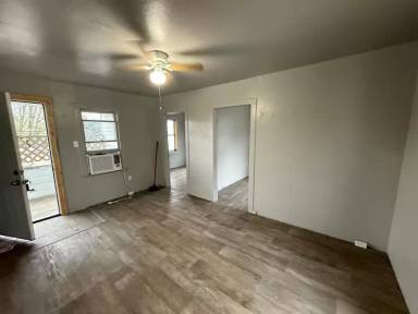 Main picture of 613 N Eye St