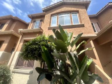 Main picture of 926 Camino de la Reina