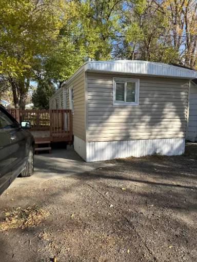 Main picture of 2006 10th Ave N