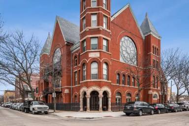 Main picture of 743 N Paulina St