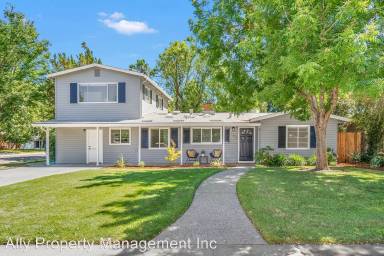 Main picture of 602 W 8th St