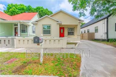 Main picture of 2321 W Beach St