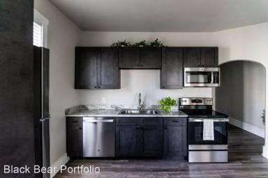 Main picture of 105 S Market St