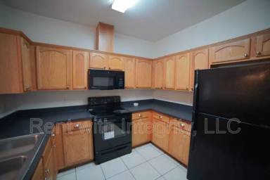 Main picture of 829 Dent St