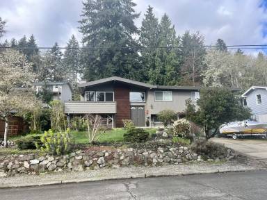 Main picture of 401 109th Ave SE