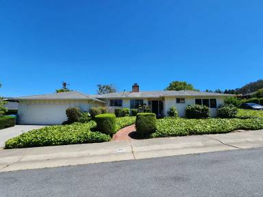 Main picture of 807 Foothill Dr