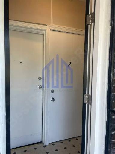 Main picture of 2761 Baker St