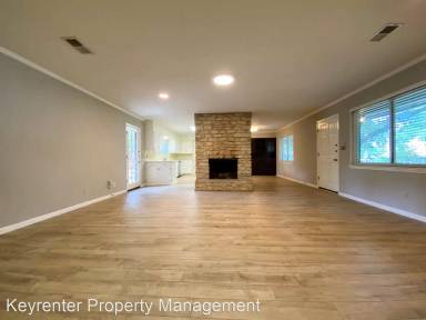 Main picture of 6008 Oakclaire Dr
