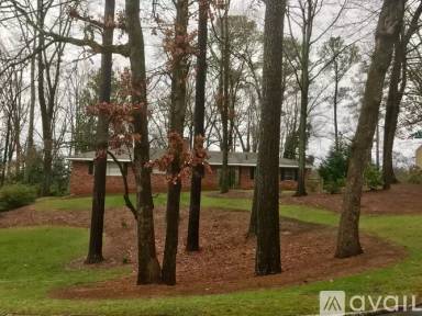 Main picture of 1445 Ashwoody Ct NE