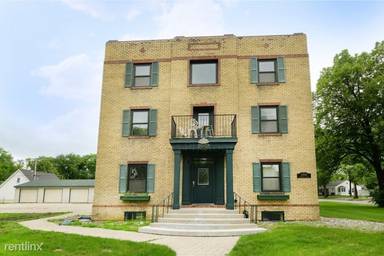 Main picture of 2002 University Ave