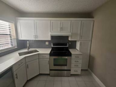 Main picture of 2738 Carambola Cir S